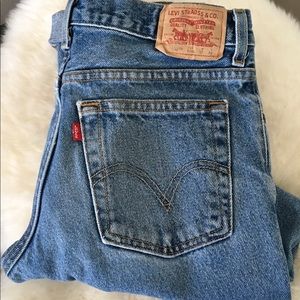 [ l e v i s . m o m . j e a n s ]